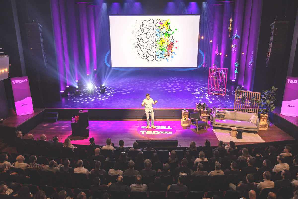 Filip Chyla speaking to a full house on the TEDxKE stage at Theater Flint, Amersfoort
